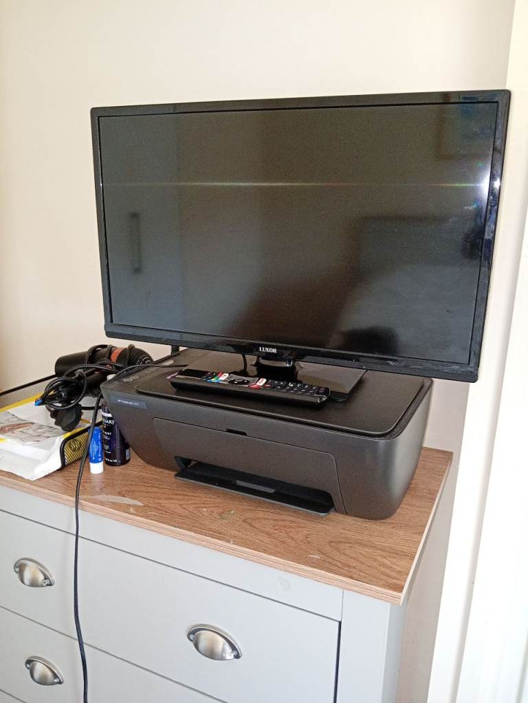 Luxor 24 inch TV with Remote - Good Condition