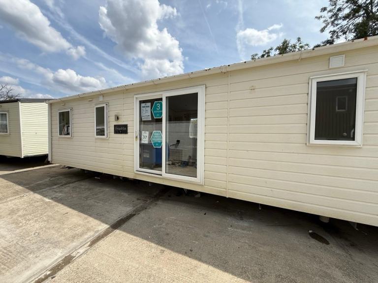 3 Bed Centre Lounge Offsite Static Caravan - DG, CH, Ensuite Shower, New Carpets