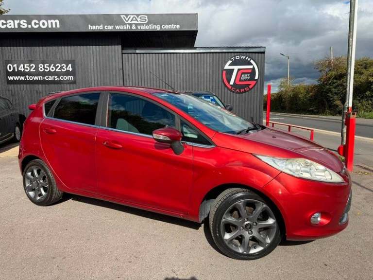 Ford Fiesta TITANIUM - SERVICE HISTORY, PARKING SENSORS, PRIVACY GLASS