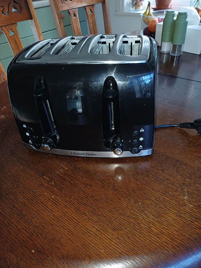 Russell Hobbs 4-Slice Toaster Model 26071 – Black, Good Condition