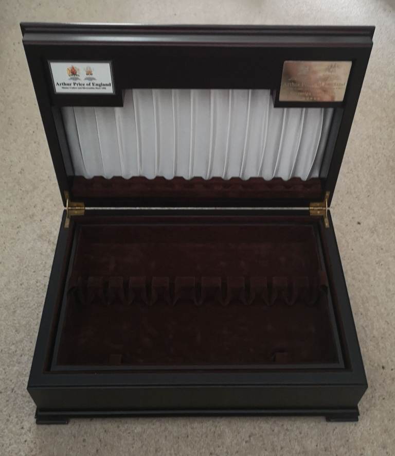 Arthur Price of England Sovereign Collection Mahogany Canteen Box - holds 143 piece set - VGC