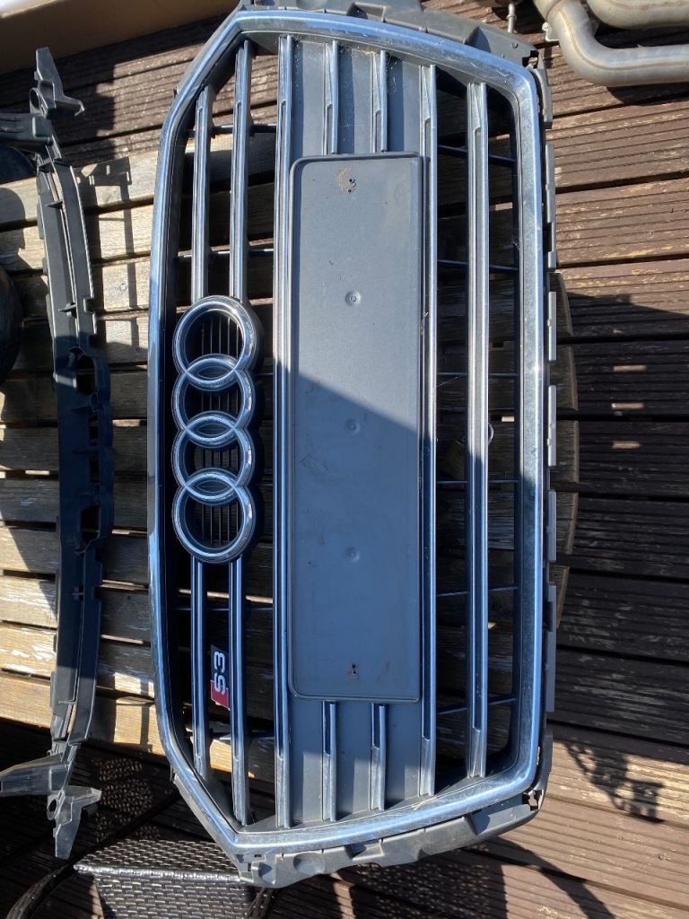 S3 8V FL Saloon stock Grille