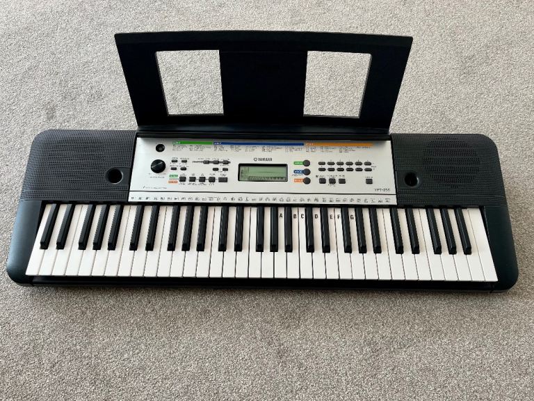 Yamaha YPT-255 Portable Electronic Keyboard – Good Condition