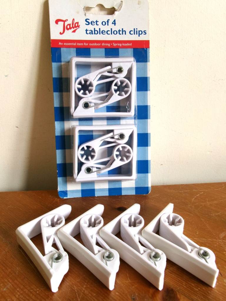 NEW SET OF 8 SPRING LOADED TABLECLOTH CLIPS HOLDERS OUTDOOR DINING BBQ PARTY PICNIC