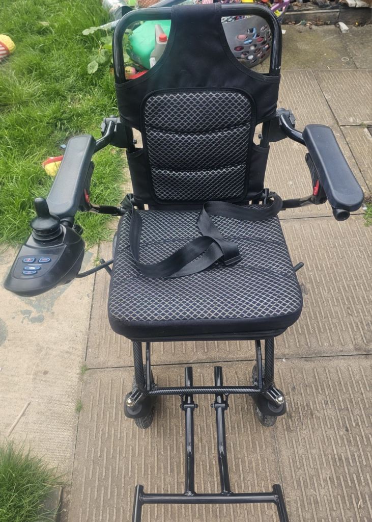 Electric wheelchair 