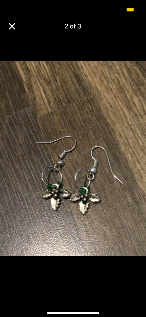 holly leaves earrings £3