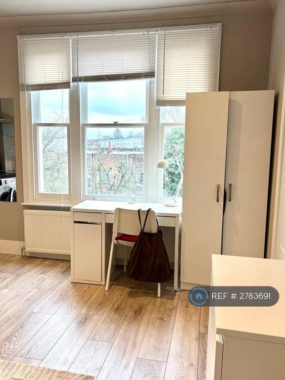 Studio flat in Yonge Park, London, N4 (#2783691)