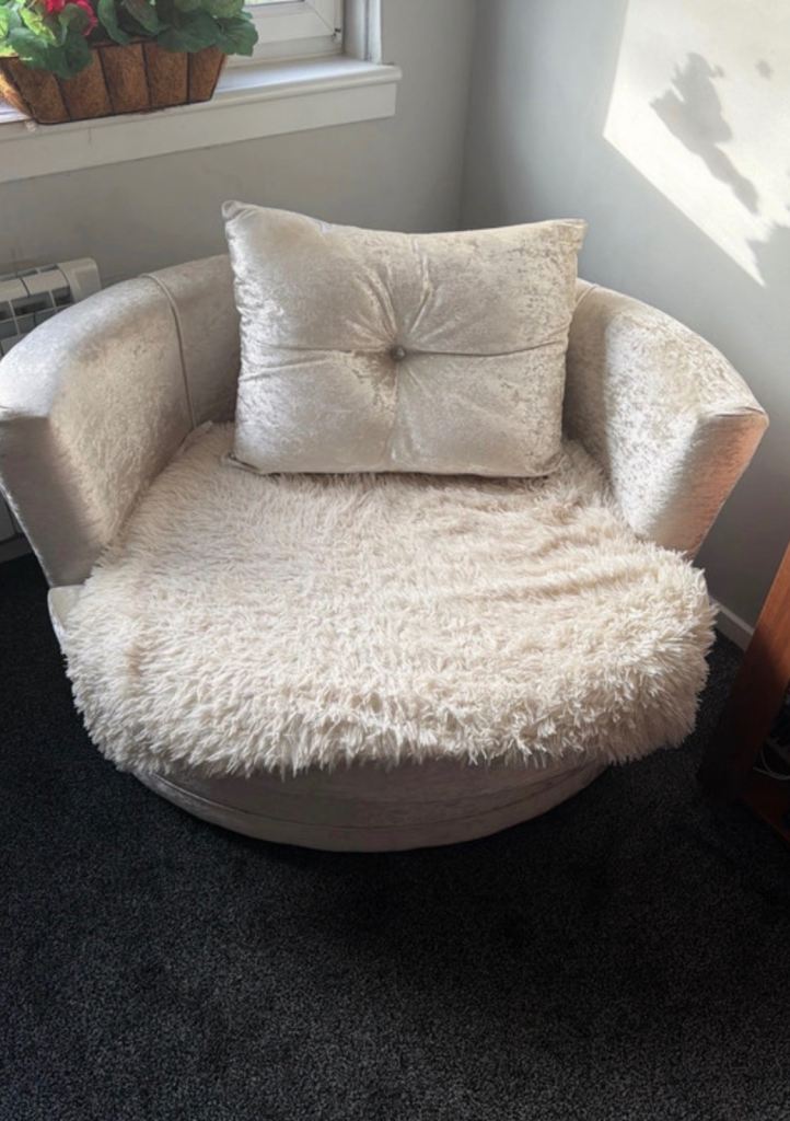 Swivel Tub Chair