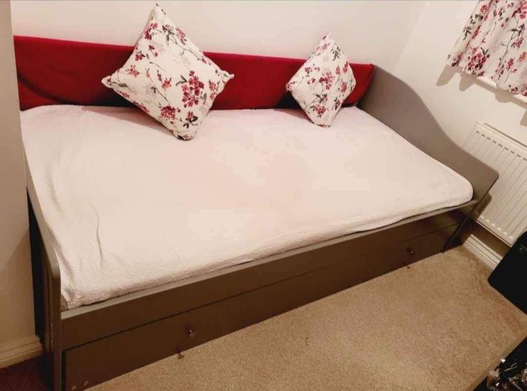 Day Bed with Trundle