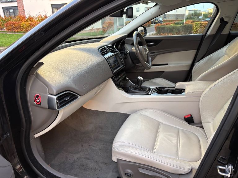 Prestige Edition, Jaguar, XE, Saloon, 2017, Manual, 1999 (cc), 4 doors