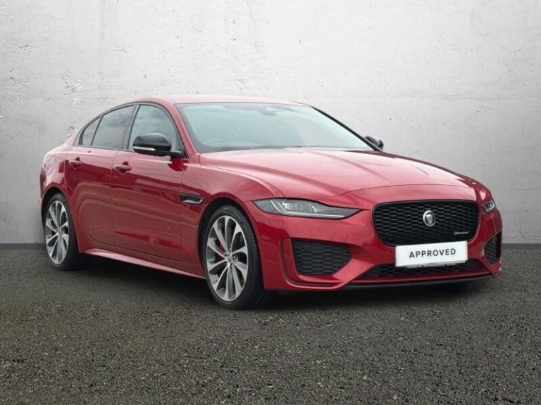 JAGUAR XE 2.0 D200 R-Dynamic SE Black 4dr Auto
