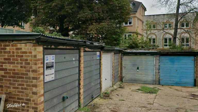Garage to rent in Caterham (CR3) | Stashbee