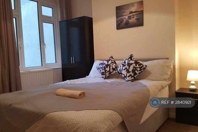 1 bedroom in Salisbury Avenue, Westcliff-On-Sea, SS0 (#2840921)