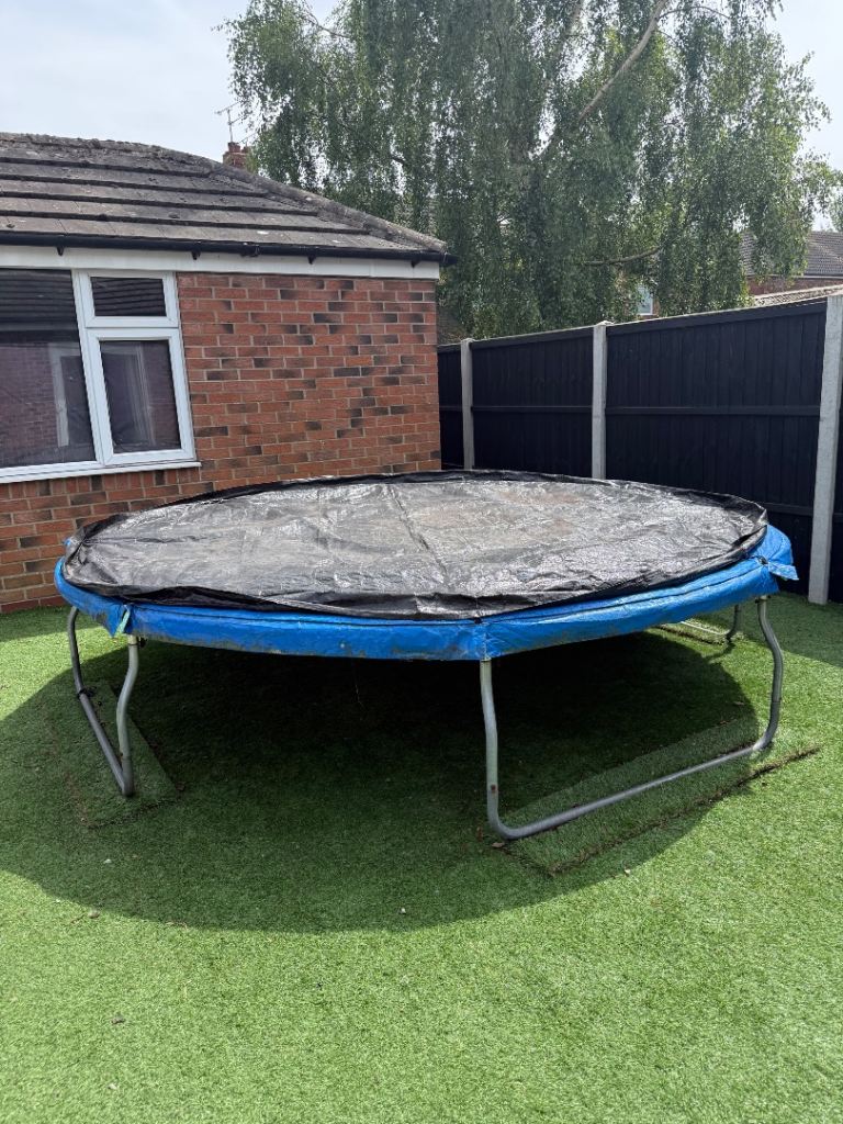 Free: 10ft Trampoline with enclosure, pads and cover – Used Condition