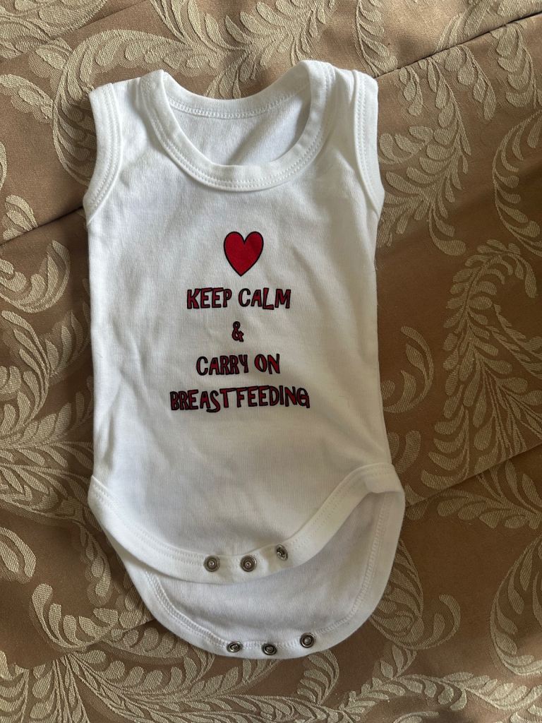 New baby body suit 0-3month keep calm & carry on breast feeding - smoke and pet free home 
