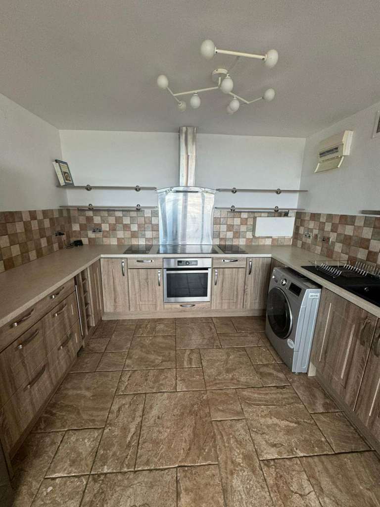 Modern 2 Bed Flat to Rent in Kenilworth Court - 3mins walk to Cov City Centre / Train Station 