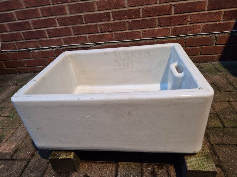 Belfast style sink in very good condition - approx. dimensions are 62cm x 47cm x 26cm deep