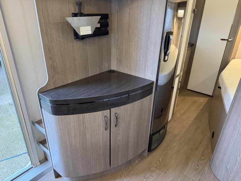 2022 HOBBY Prestige 720 kwfu 6 Berth fixed, bunkbeds, and double