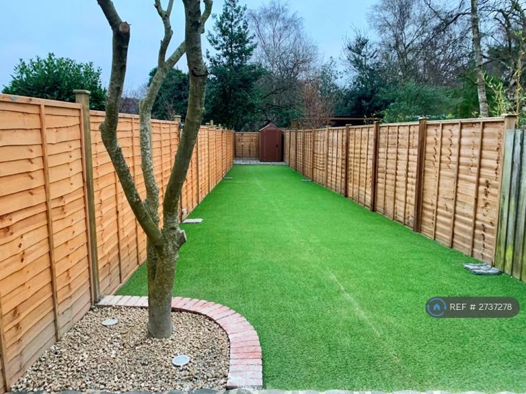 3 bedroom house in Stroude Road, Virginia Water, GU25 (3 bed) (#2737278)