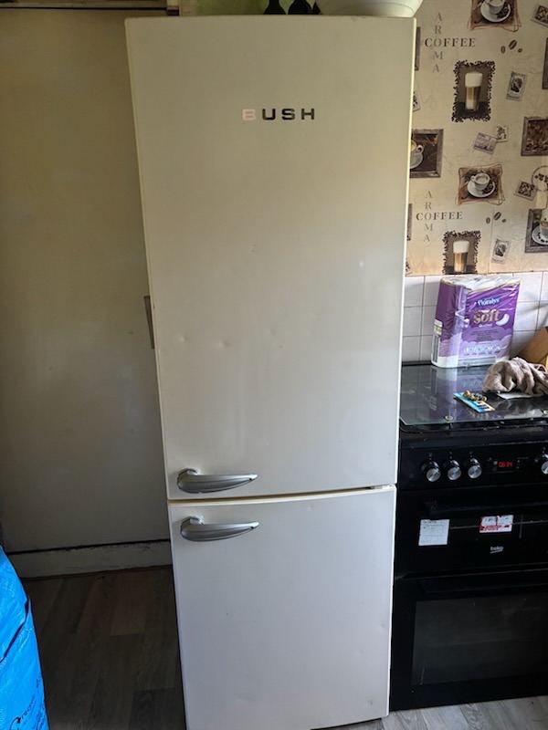 Bush Freestanding Fridge Freezer - Cream, Good Condition
