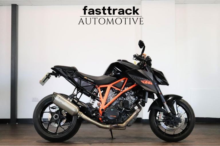 KTM 1290 Superduke R - 2015 - AKRAPOVIC EXHAUST - EXCELLENT CONDITION 