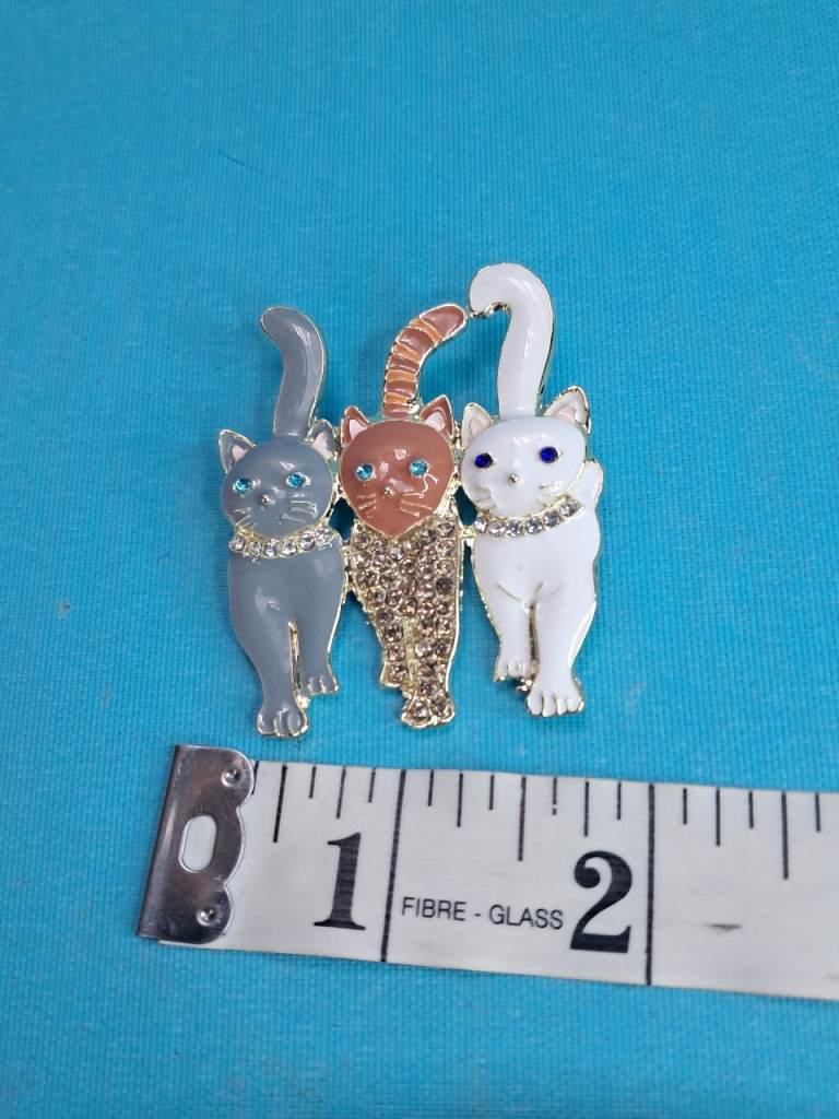Cute Cat Brooch  - Multicoloured New Jewellery