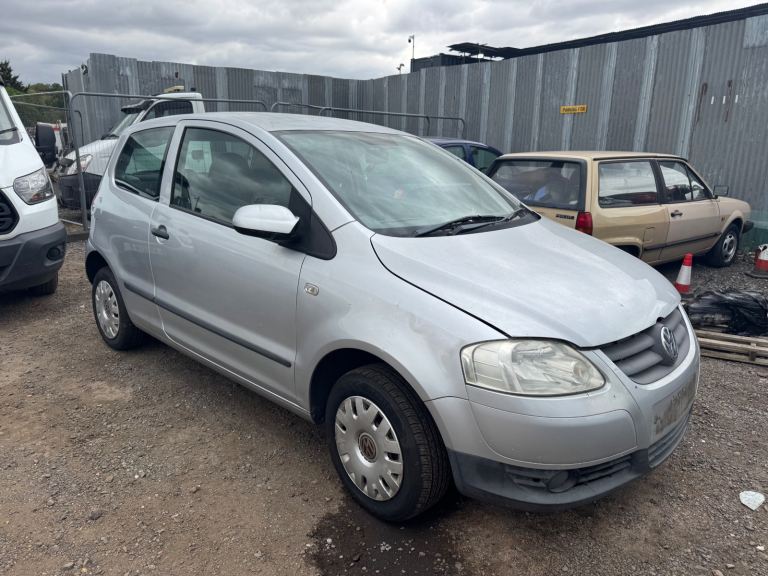 Volkswagen fox 1.4 2008 silver BREAKING FOR PARTS 