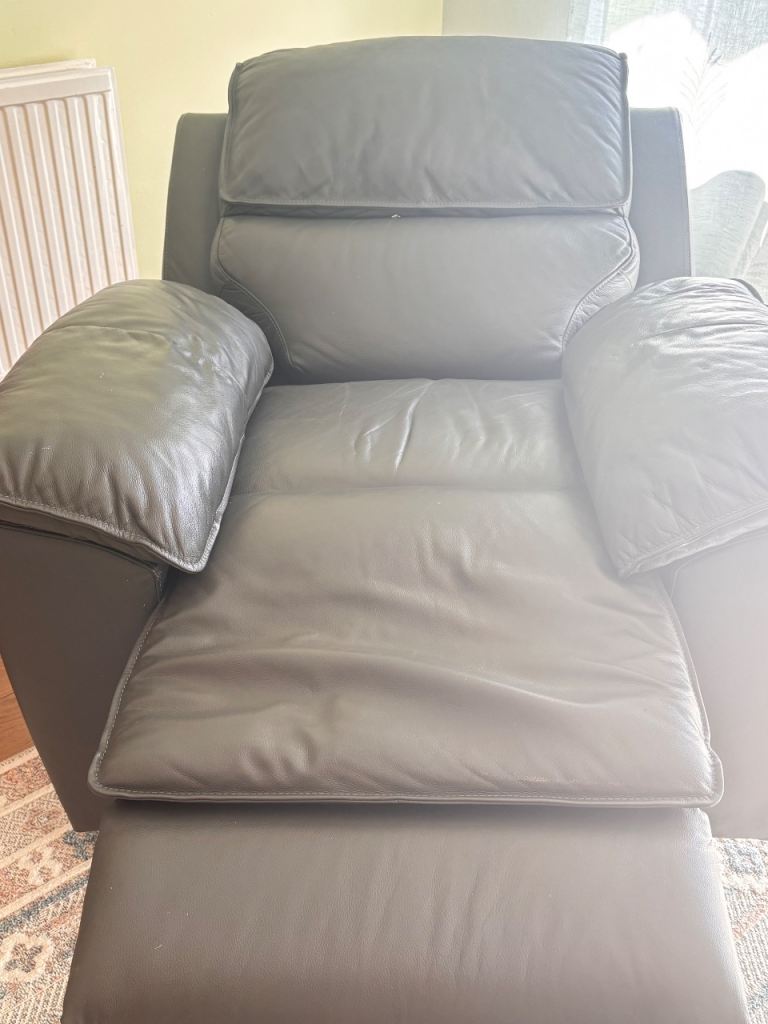 Oak furniture land, electric, leather recline armchair