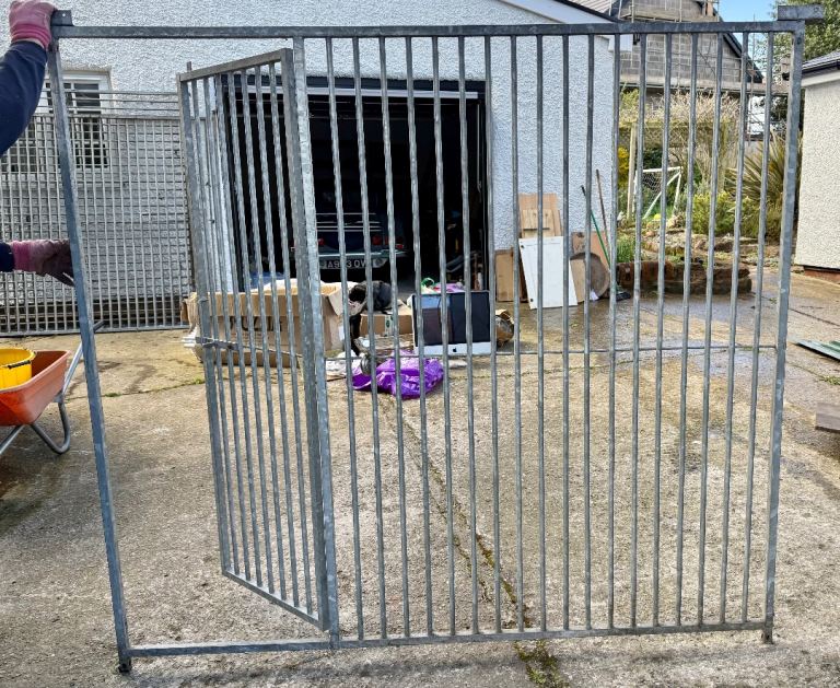 Dog Run - Galvanised Steel, four panels, 1.8m x 2m, with roof.