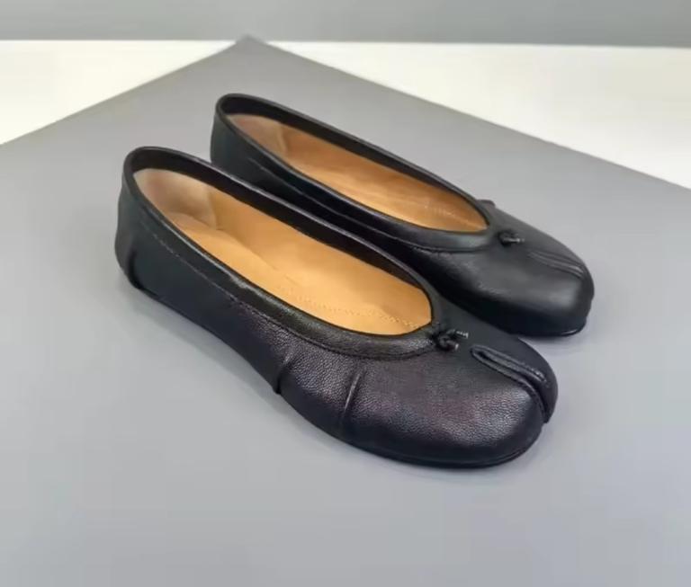 Split toe ballet shoes 