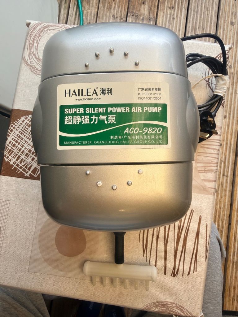 Hailea ACO9820 3600 lph,aquarium.pond air pump,like new