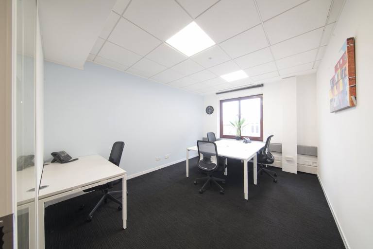 Bristol - BS1 4DJ \ Move-In Ready Office Space with 3 Workstations