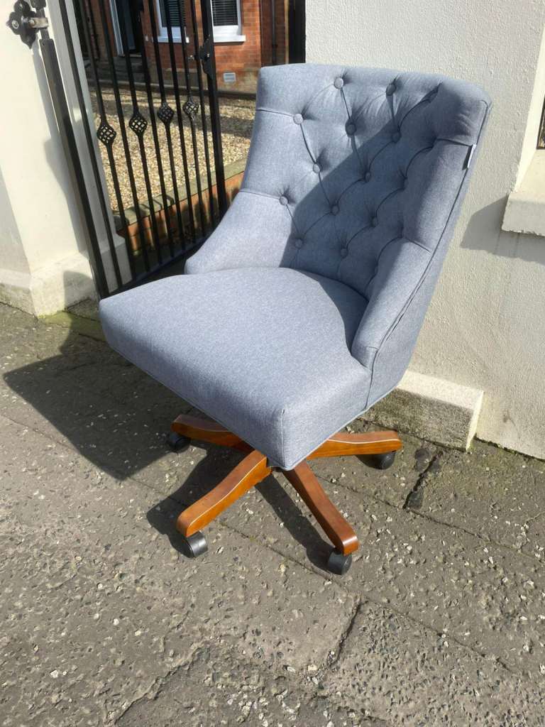 Really nice chesterfield captains chairs £75 good  condition 