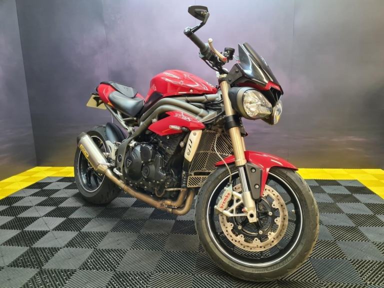 Triumph Speed Triple S 1050 Red