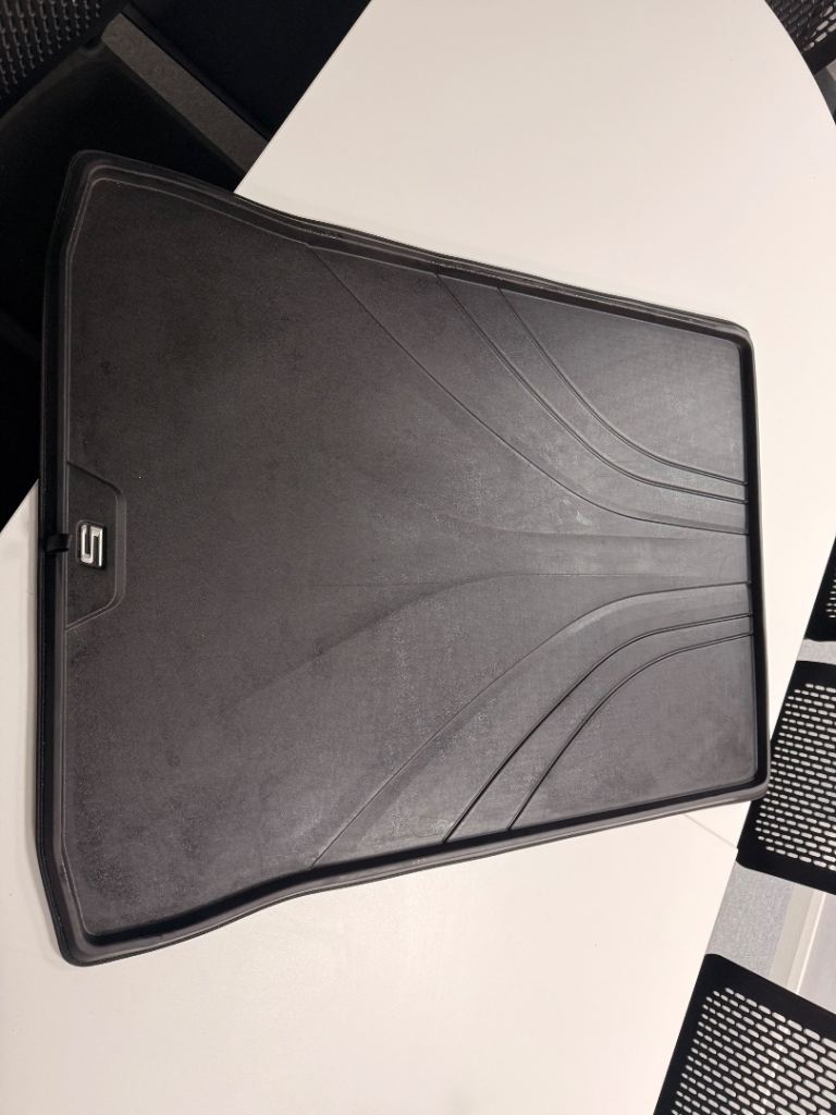 Genuine BMW 5 Series G30 / G31 Boot Compartment Floor Mat – OEM – Excellent Condition