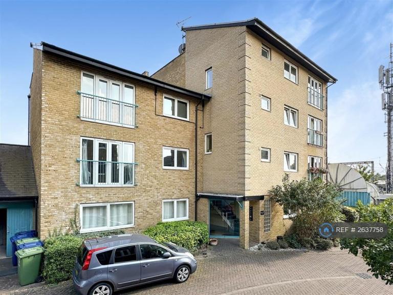 2 bedroom flat in Ainsworth Place, Cambridge, CB1 (2 bed) (#2637758)
