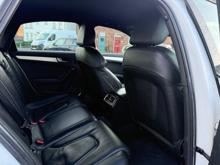 Audi, A4, Saloon, 2010, Manual, 1968 (cc), 4 doors