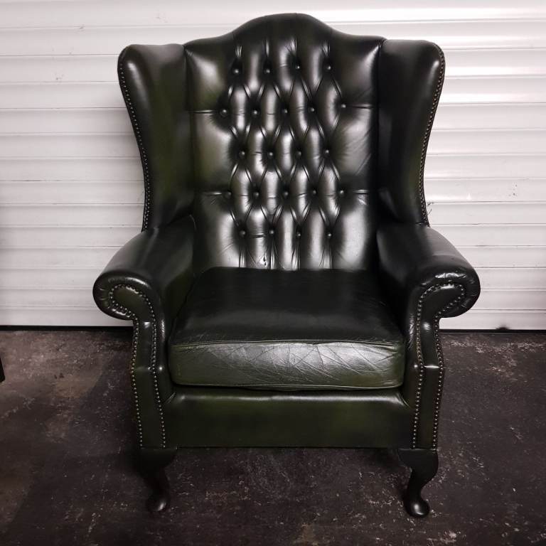 Beautiful Dark Green Leather Chesterfield Winged arm chair QUEEN ANNE - Stud Det