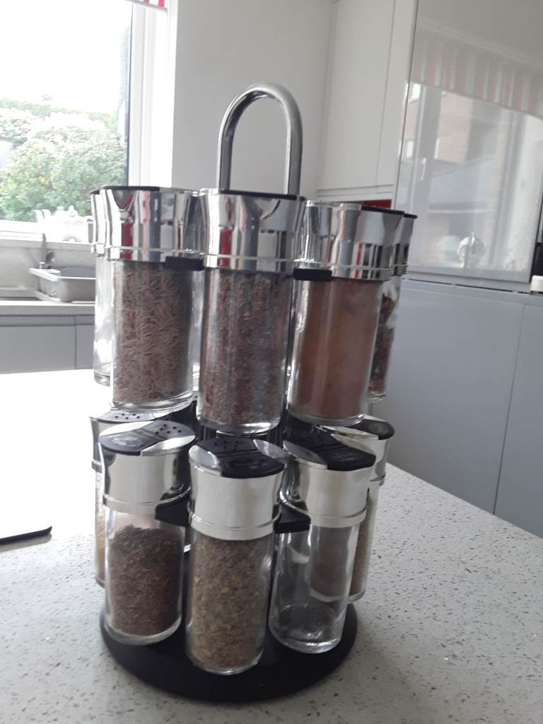 Revolving spice rack