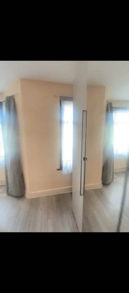 lovely king size bed available near east ham station