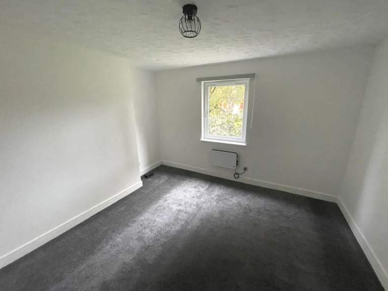 Unfurnished Double Bedroom Renfrew