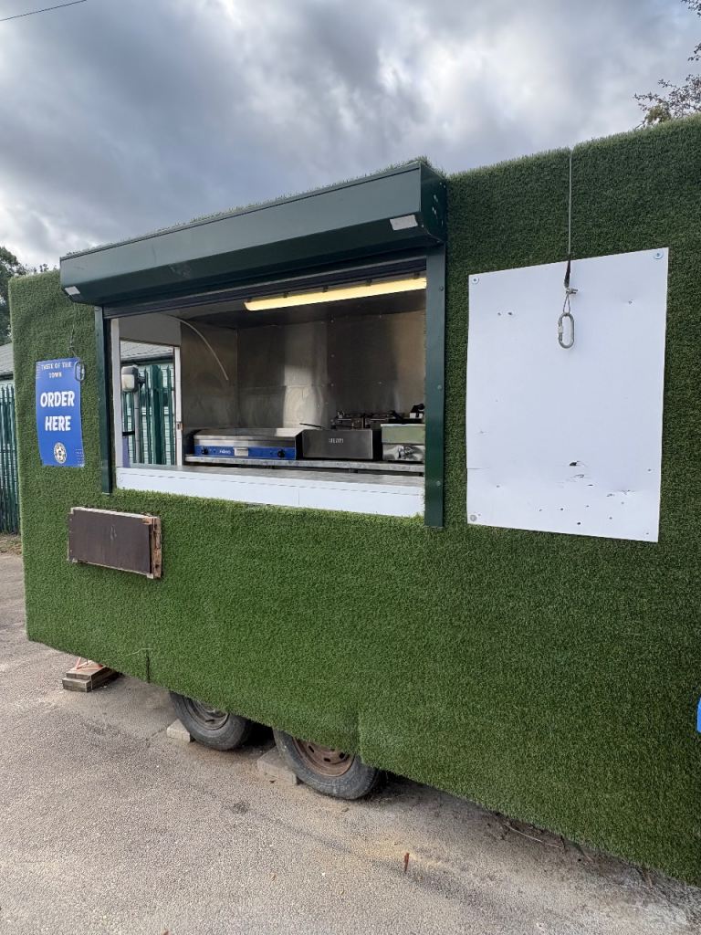 Mobile Catering Trailer with Fryers and Griddle – Good Condition