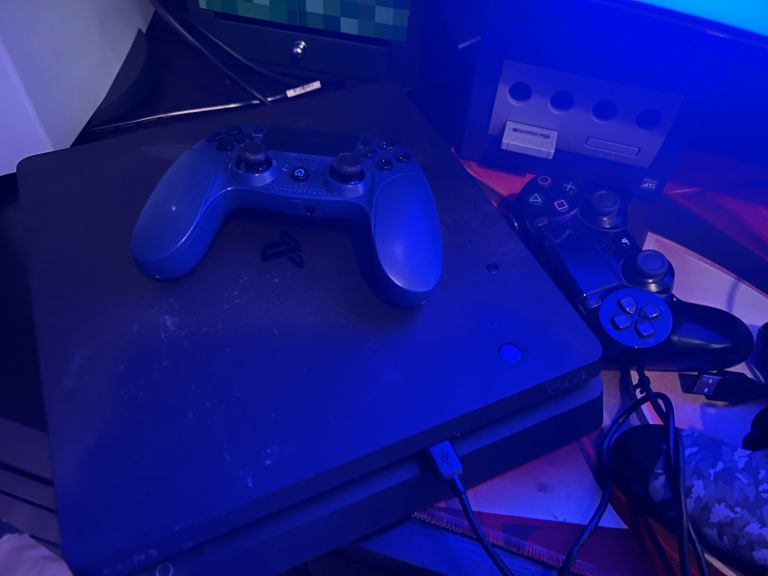 Sony PlayStation 4 Console with Blue Controller – Good Condition