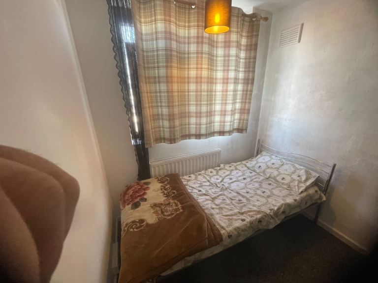 Furnished single room for rent 
