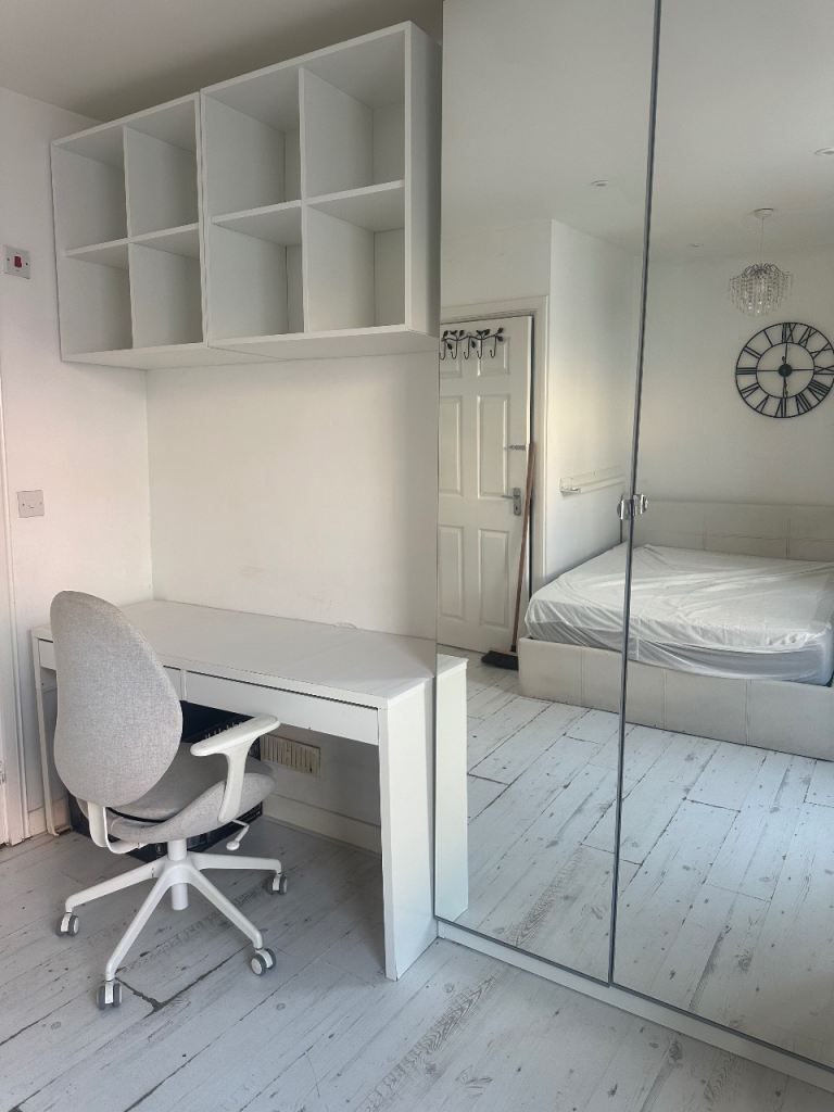 Brighton Central Furnished Studio Flat – Perfect for Single Professional