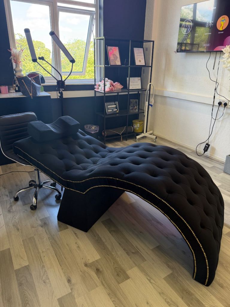 Lash/beauty bed