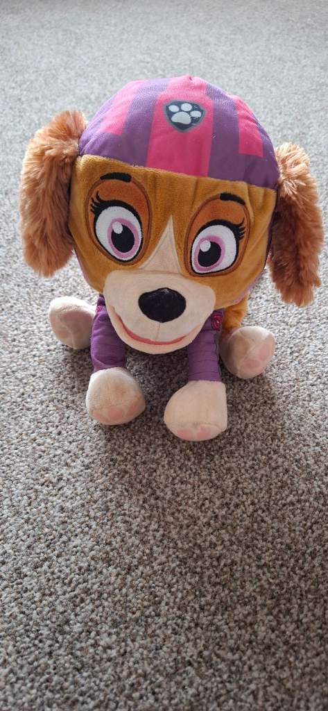 Paw patrol skye talking hand puppet In excellent condition 