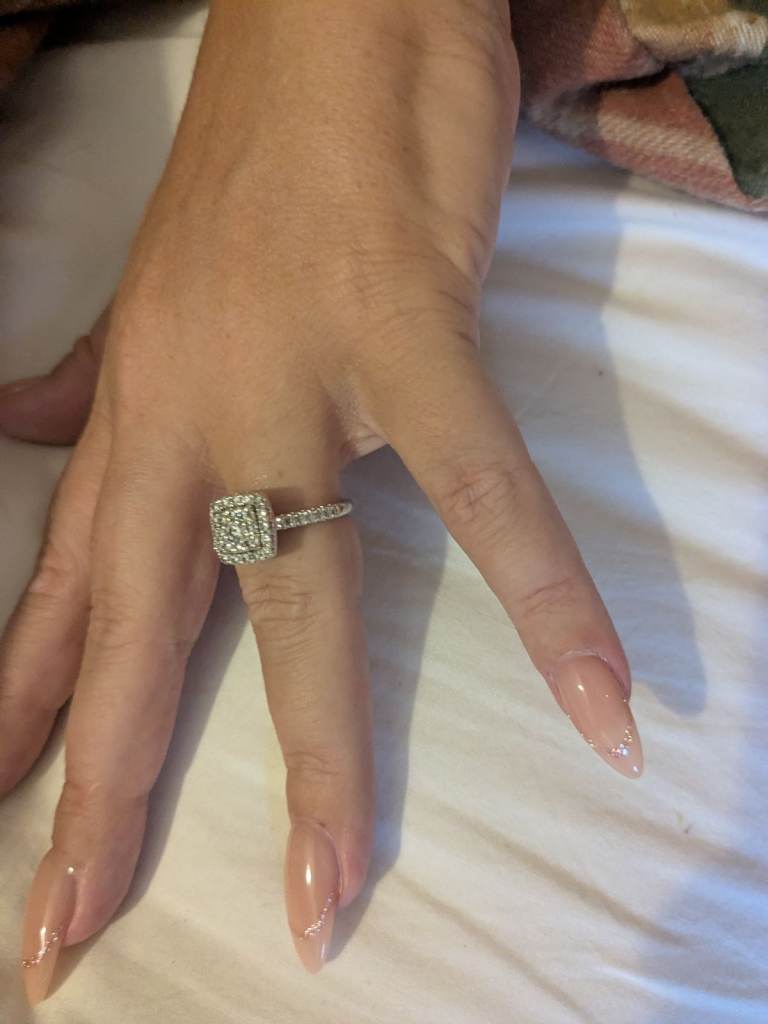 White gold size Q 1 carrot certified diamond ring good condition 