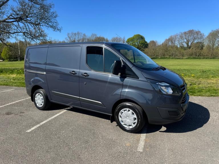 Ford Transit Custom 2.2 TDCI Van JUST ONE OWNER FROM NEW LOW MILES STUNNING VAN!