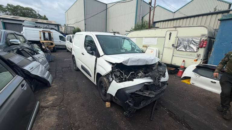 2019 PEUGEOT PARTNER 1000 1.6 BLUEHDI 100 PROFESSIONAL VAN BREAKING FOR PARTS